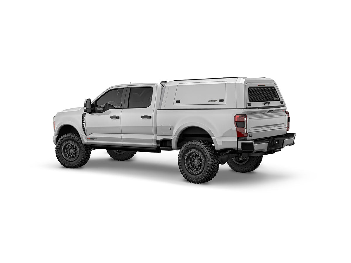 Hard top RSI SmartCap EVOc Commercial per Ford F-250 / F-350 Super Duty 2023+, vista posteriore 3/4 su sfondo bianco