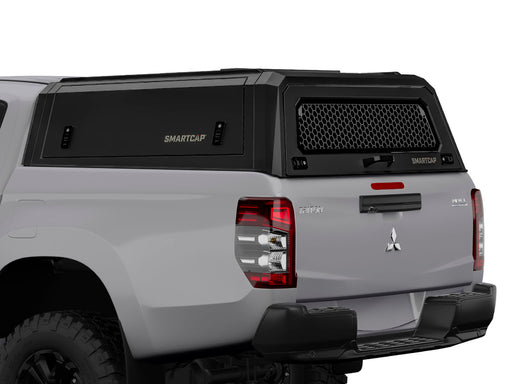 Hard top RSI SmartCap EVOc Commercial per Mitsubishi L200 / Triton 2016–2024 Double Cab, vista posteriore 3/4 ravvicinata