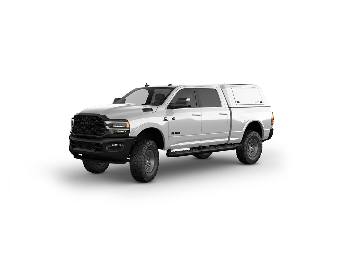 Hard top RSI SmartCap EVOc Commercial per RAM 2500/3500 DS/DT 2009+, vista anteriore 3/4 su sfondo bianco