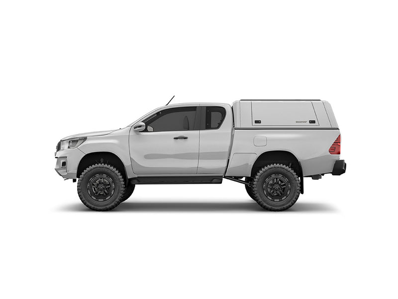Hard top RSI SmartCap EVOc Commercial per Toyota Hilux 2016–2025 Extra Cab, vista laterale su sfondo bianco