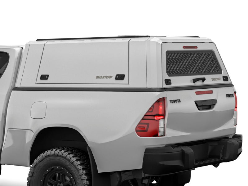 Hard top RSI SmartCap EVOc Commercial per Toyota Hilux 2016–2025 Extra Cab, vista posteriore 3/4 ravvicinata