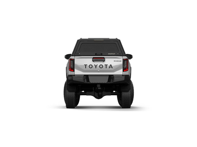 Hard top RSI SmartCap EVOc Commercial per Toyota Hilux 2026+ Double Cab, vista posteriore su sfondo bianco