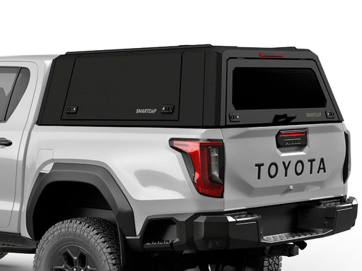 Hard top RSI SmartCap EVOc Commercial per Toyota Hilux 2026+ Double Cab, vista posteriore 3/4 ravvicinata