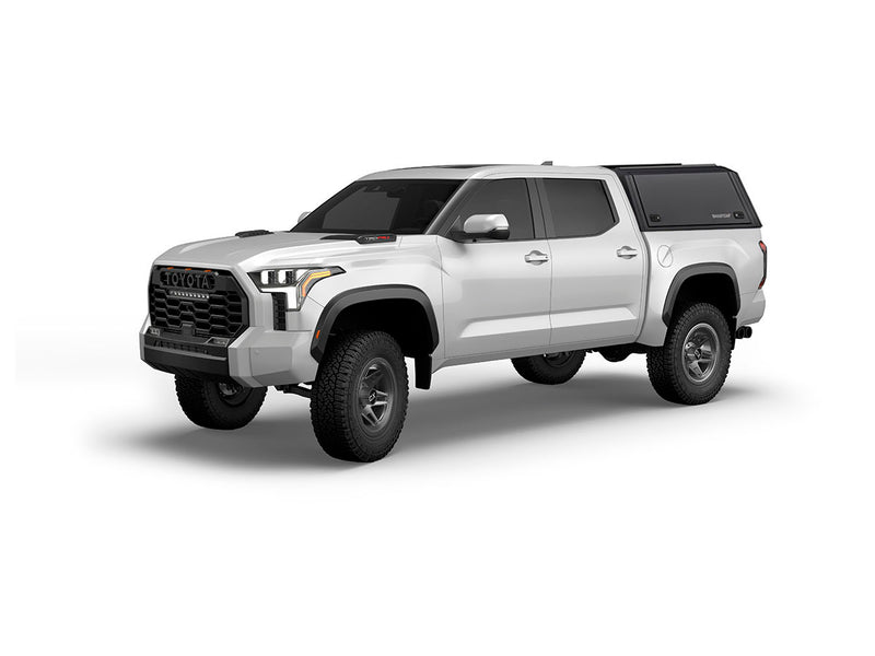 Hard top RSI SmartCap EVOc Commercial per Toyota Tacoma 2024+ Short Bed 5', vista anteriore 3/4 su sfondo bianco