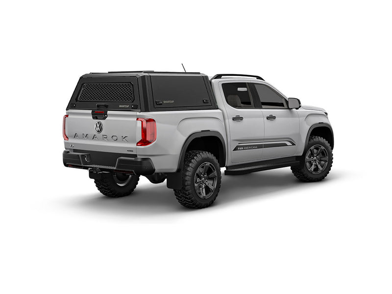 Hard top RSI SmartCap EVOc Commercial per Volkswagen Amarok 2023+ Double Cab, vista posteriore 3/4 lato destro su sfondo bianco