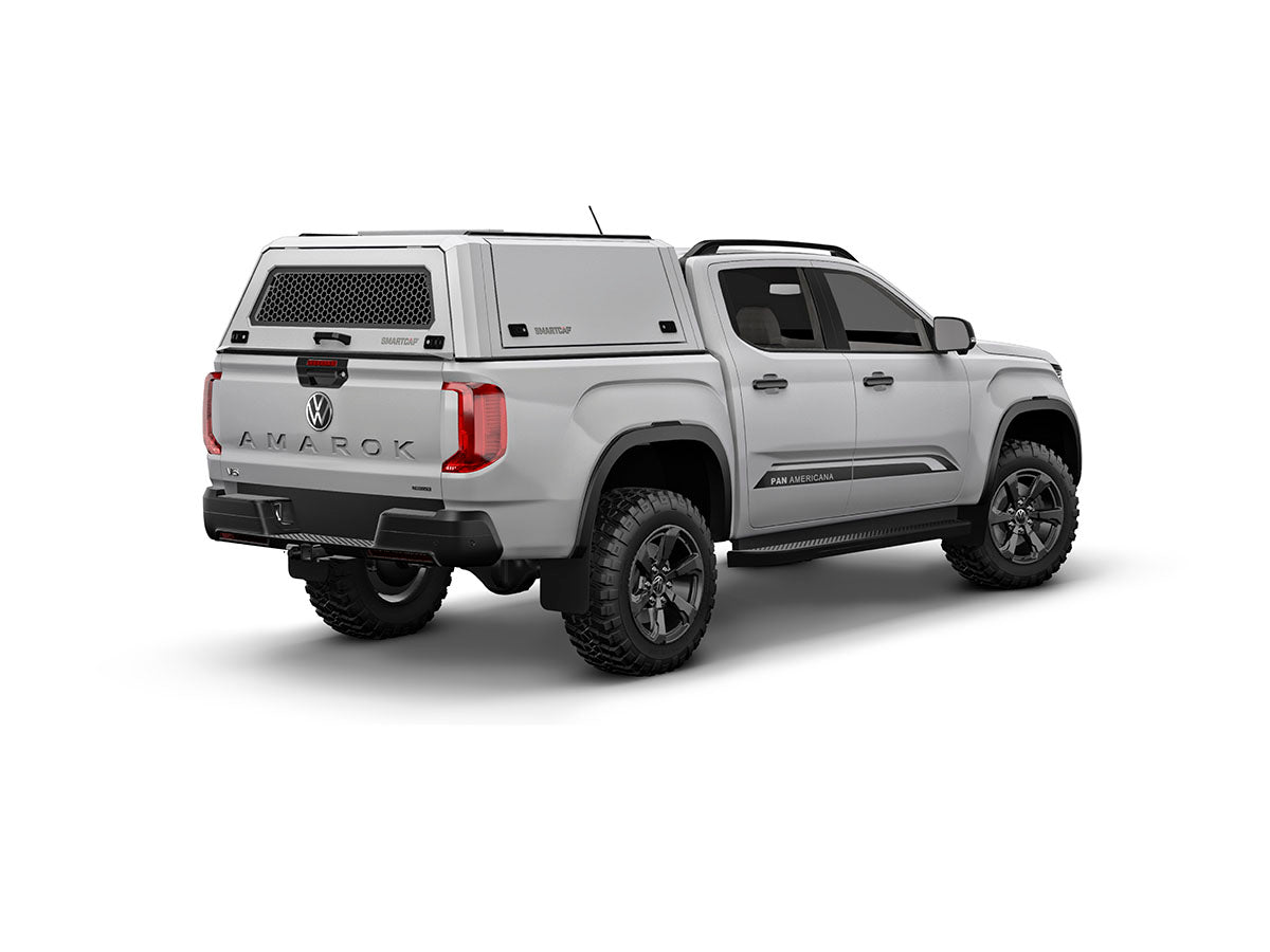 Hard top RSI SmartCap EVOc Commercial per Volkswagen Amarok 2023+ Double Cab, vista posteriore 3/4 lato destro su sfondo bianco
