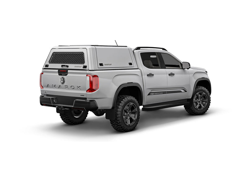 Hard top RSI SmartCap EVOc Commercial per Volkswagen Amarok 2023+ Double Cab, vista posteriore 3/4 lato destro su sfondo bianco