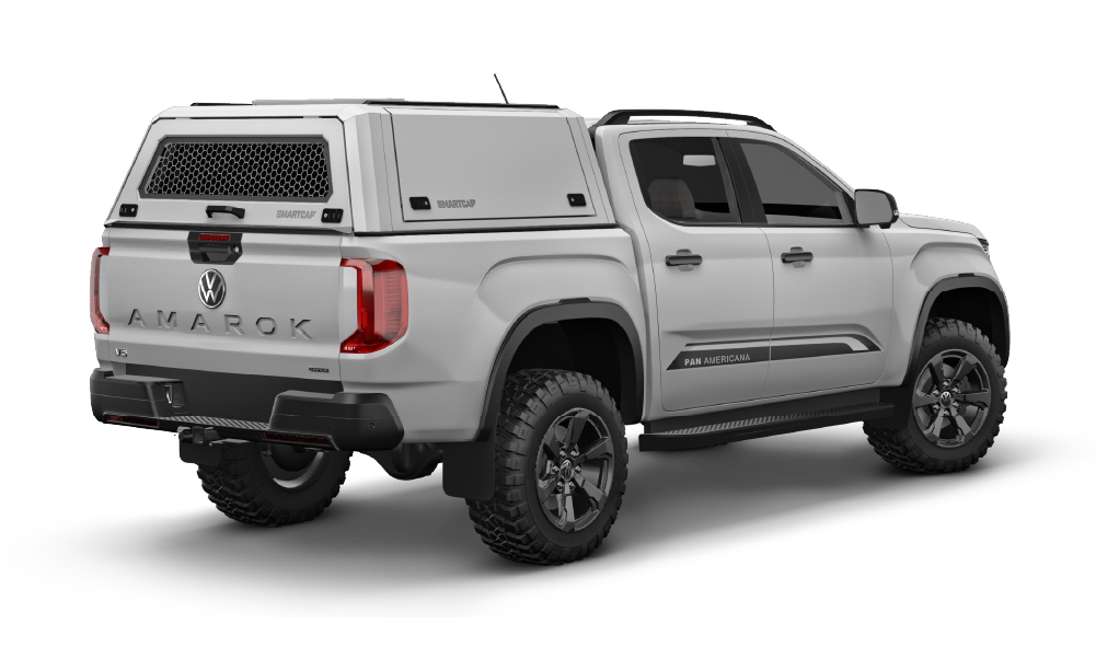 RSI SmartCap EVOc Commercial su Volkswagen Amarok 2023+, vista posteriore 3/4 su sfondo bianco