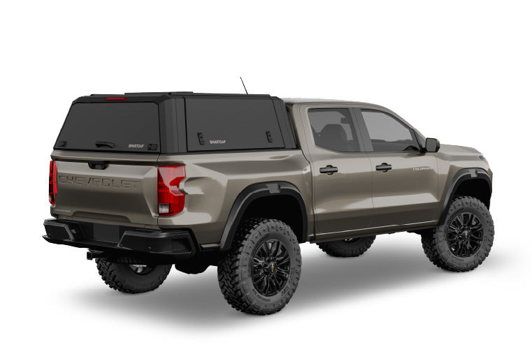 RSI SmartCap EVOd Defender su Chevrolet Colorado, vista posteriore 3/4 su sfondo bianco