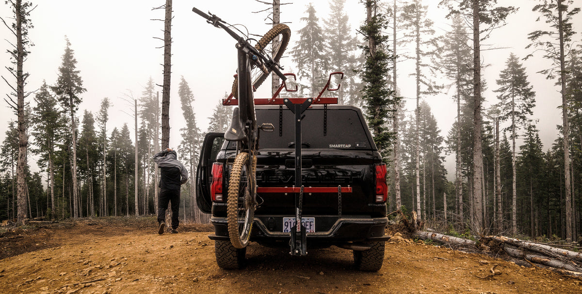 RSI SmartCap EVOd Defender nel bosco con bici sul portellone