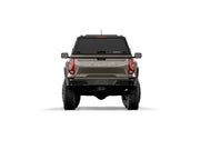 Hard top RSI SmartCap EVOd Defender per Chevrolet Colorado / GMC Canyon 2023+ Crew Cab 5', vista posteriore su sfondo bianco