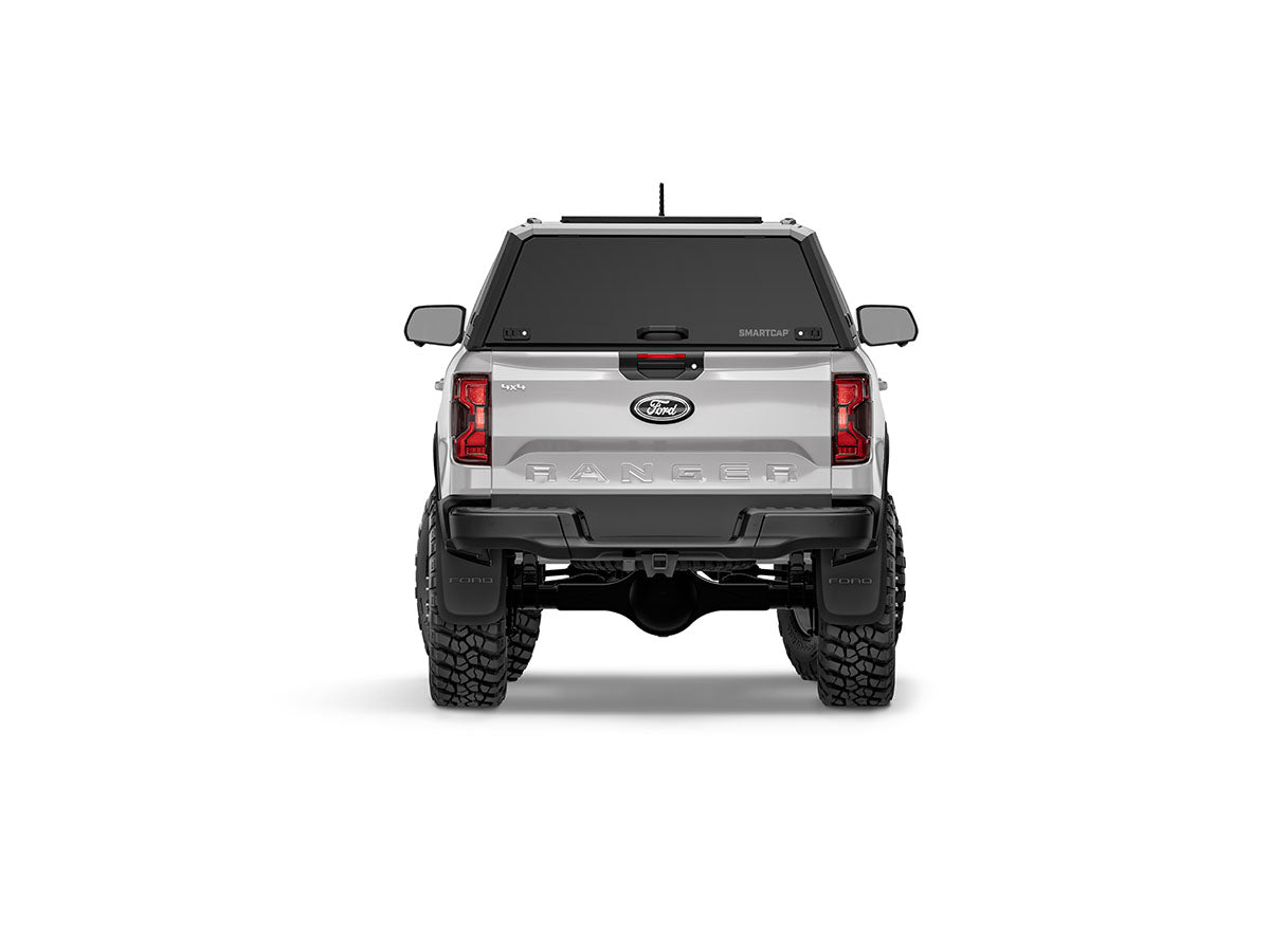 Hard top RSI SmartCap EVOd Defender per Ford Ranger 2023+ Double Cab, vista posteriore su sfondo bianco