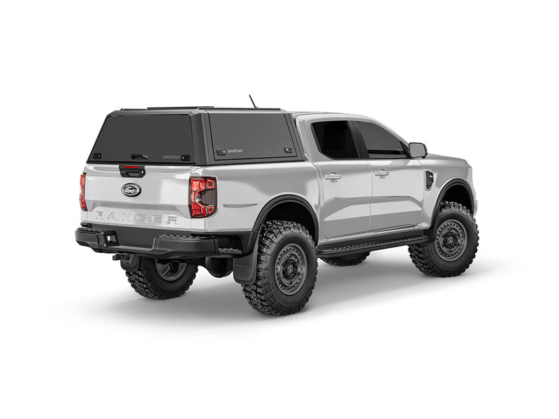 Hard top RSI SmartCap EVOd Defender per Ford Ranger 2023+ Double Cab, vista posteriore 3/4 lato destro su sfondo bianco
