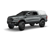 Hard top RSI SmartCap EVOd Defender per Ford Ranger 2023+ Double Cab, vista anteriore 3/4 su sfondo bianco