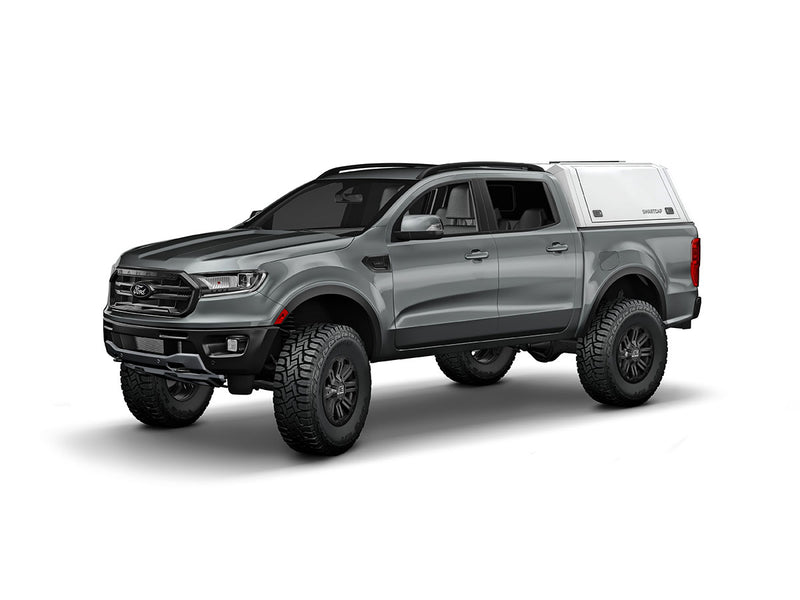 Hard top RSI SmartCap EVOd Defender per Ford Ranger 2023+ Double Cab, vista anteriore 3/4 su sfondo bianco
