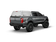 Hard top RSI SmartCap EVOd Defender per Ford Ranger 2023+ Double Cab, vista posteriore 3/4 lato destro su sfondo bianco