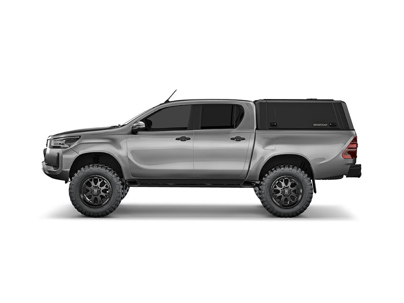 Hard top RSI SmartCap EVOd Defender per Toyota Hilux 2016–2025 Double Cab, vista laterale su sfondo bianco