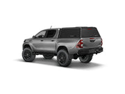 Hard top RSI SmartCap EVOd Defender per Toyota Hilux 2016–2025 Double Cab, vista posteriore 3/4 su sfondo bianco