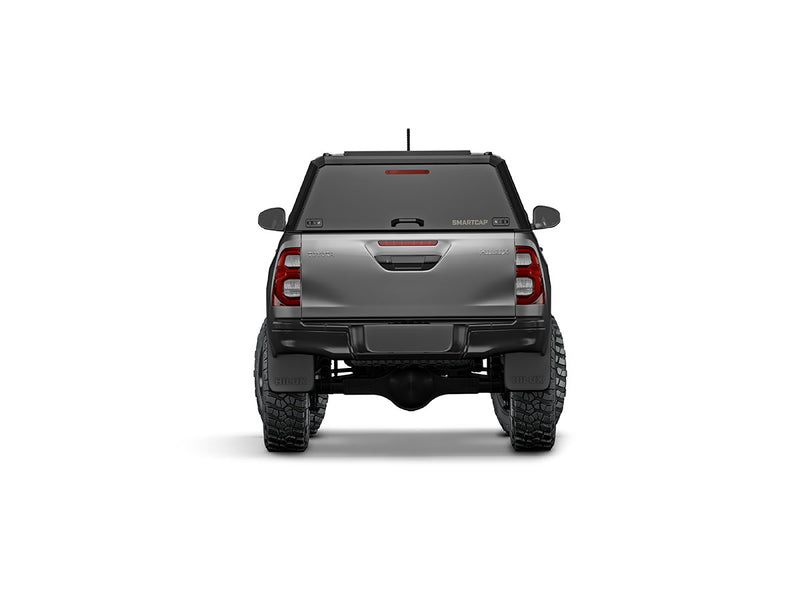 Hard top RSI SmartCap EVOd Defender per Toyota Hilux 2016–2025 Double Cab, vista posteriore su sfondo bianco
