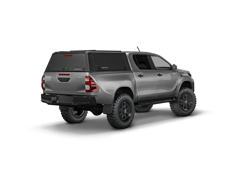 Hard top RSI SmartCap EVOd Defender per Toyota Hilux 2016–2025 Double Cab, vista posteriore 3/4 lato destro su sfondo bianco