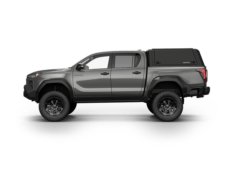 Hard top RSI SmartCap EVOd Defender per Toyota Hilux 2026+ Double Cab, vista laterale su sfondo bianco