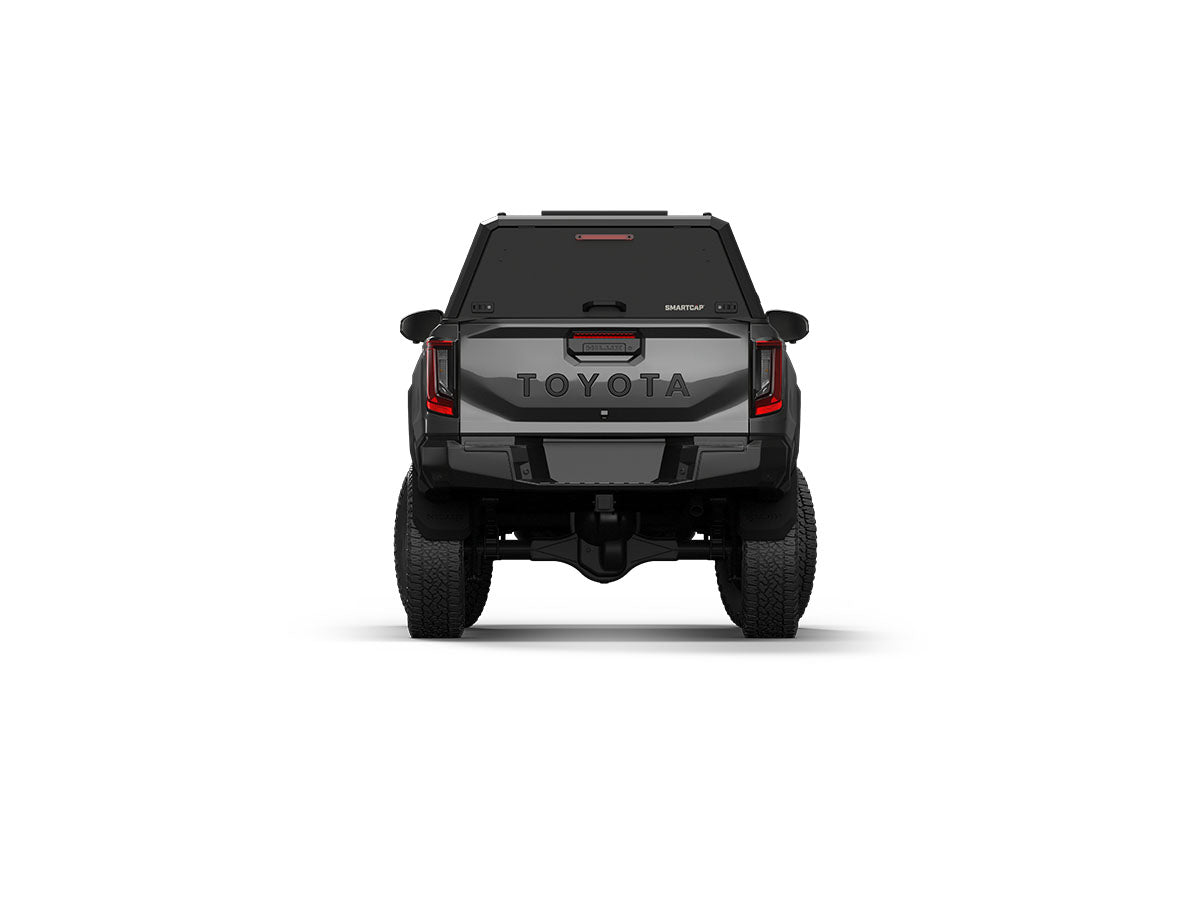 Hard top RSI SmartCap EVOd Defender per Toyota Hilux 2026+ Double Cab, vista posteriore su sfondo bianco