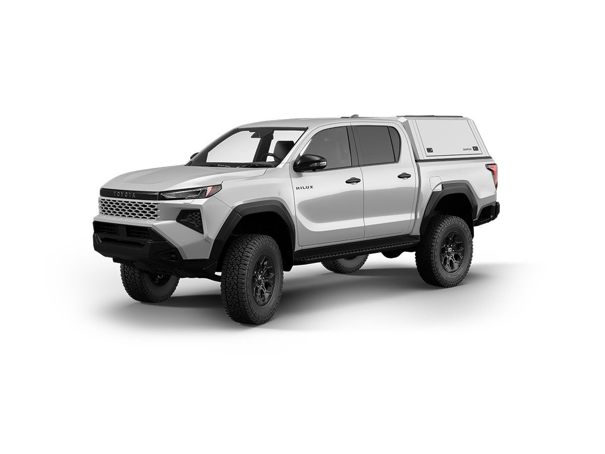 Hard top RSI SmartCap EVOd Defender per Toyota Hilux 2026+ Double Cab, vista anteriore 3/4 su sfondo bianco