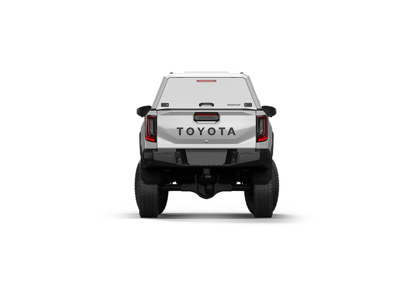 Hard top RSI SmartCap EVOd Defender per Toyota Hilux 2026+ Double Cab, vista posteriore su sfondo bianco