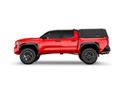 Hard top RSI SmartCap EVOd Defender per Toyota Tacoma 2024+ Short Bed 5', vista laterale su sfondo bianco