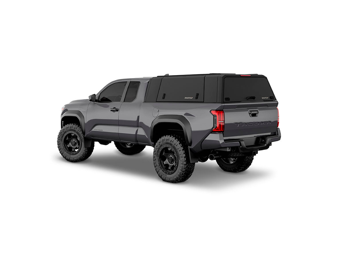 Hard top RSI SmartCap EVOd Defender per Toyota Tacoma 2024+ Standard Bed 6', vista posteriore 3/4 su sfondo bianco