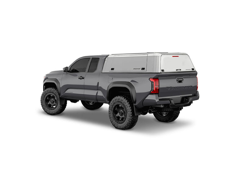 Hard top RSI SmartCap EVOd Defender per Toyota Tacoma 2024+ Standard Bed 6', vista posteriore 3/4 su sfondo bianco