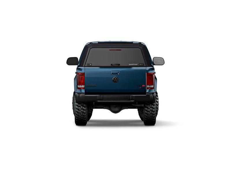 Hard top RSI SmartCap EVOd Defender per Volkswagen Amarok 2010–2022 Double Cab, vista posteriore su sfondo bianco