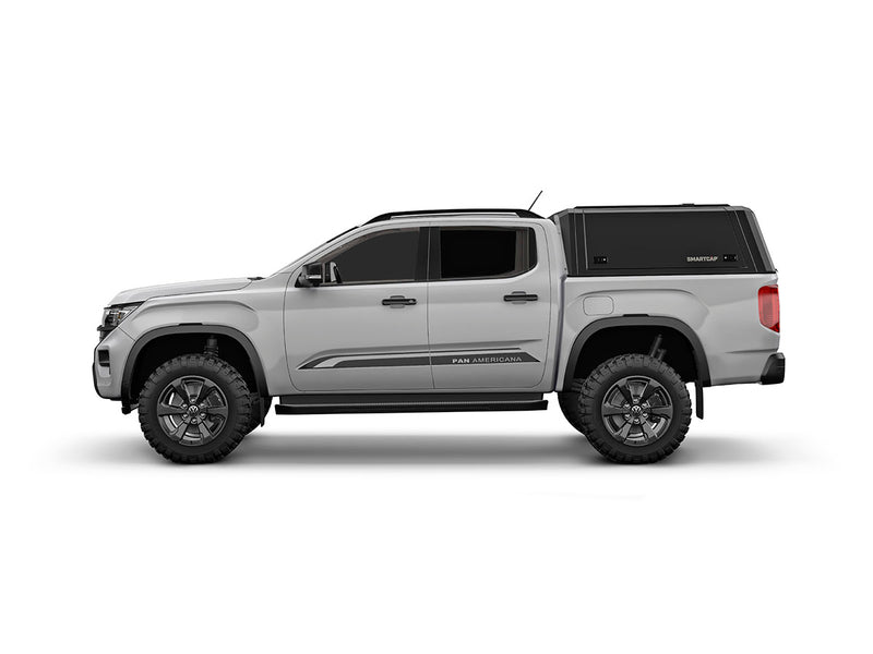 Hard top RSI SmartCap EVOd Defender per Volkswagen Amarok 2023+ Double Cab, vista laterale su sfondo bianco