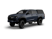 Hard top RSI SmartCap EVOh Hatchback per Isuzu D-Max 2020+ Double Cab, vista anteriore 3/4 su sfondo bianco