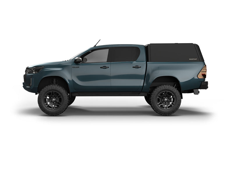Hard top RSI SmartCap EVOh Hatchback per Toyota Hilux 2016–2025 Double Cab, vista laterale su sfondo bianco