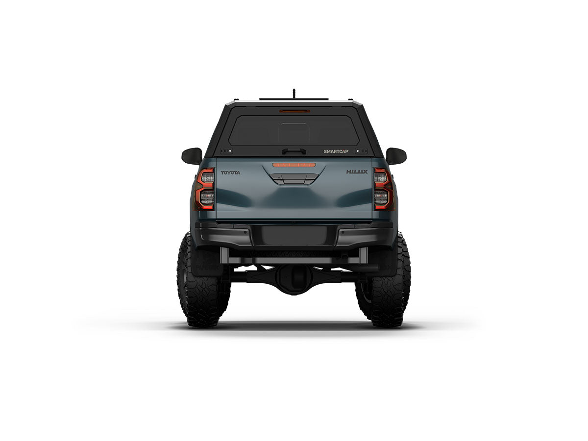 Hard top RSI SmartCap EVOh Hatchback per Toyota Hilux 2016–2025 Double Cab, vista posteriore su sfondo bianco