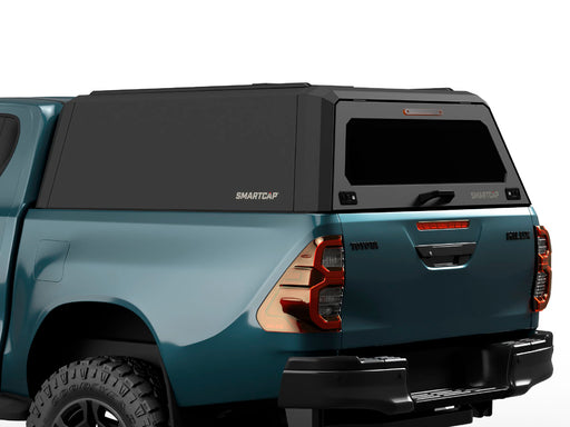 Hard top RSI SmartCap EVOh Hatchback per Toyota Hilux 2016–2025 Double Cab, vista posteriore 3/4 ravvicinata