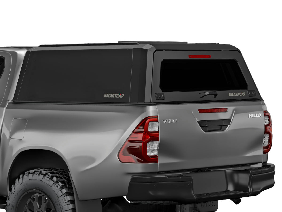 Hard top RSI SmartCap EVOh Hatchback per Toyota Hilux 2016–2025 Extra Cab, vista posteriore 3/4 ravvicinata
