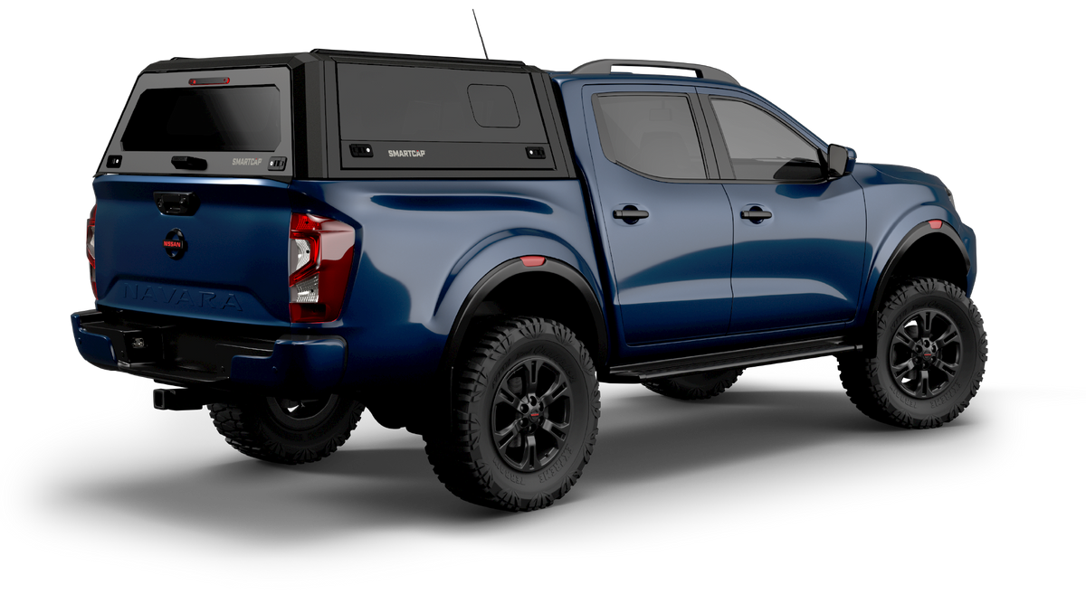 Hard top RSI SmartCap EVOs Sport su Nissan Navara, vista posteriore 3/4 su sfondo bianco