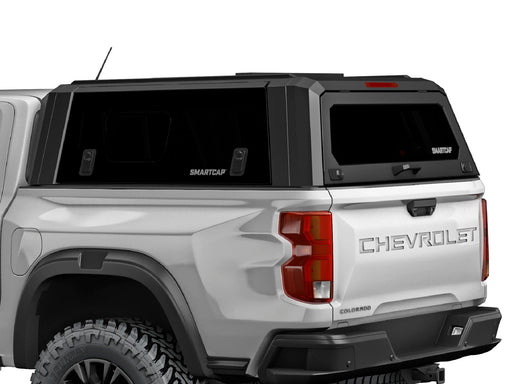 Hard top RSI SmartCap EVOs Sport per Chevrolet Colorado / GMC Canyon 2023+ Crew Cab 5', vista posteriore 3/4 ravvicinata