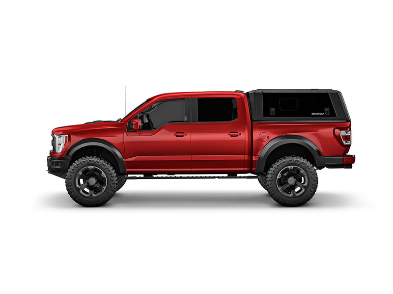 Hard top RSI SmartCap EVOs Sport per Ford F-150 2015–2020 Short Bed 5,5', vista laterale su sfondo bianco