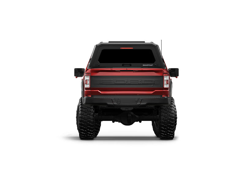 Hard top RSI SmartCap EVOs Sport per Ford F-150 2015–2020 Short Bed 5,5', vista posteriore su sfondo bianco