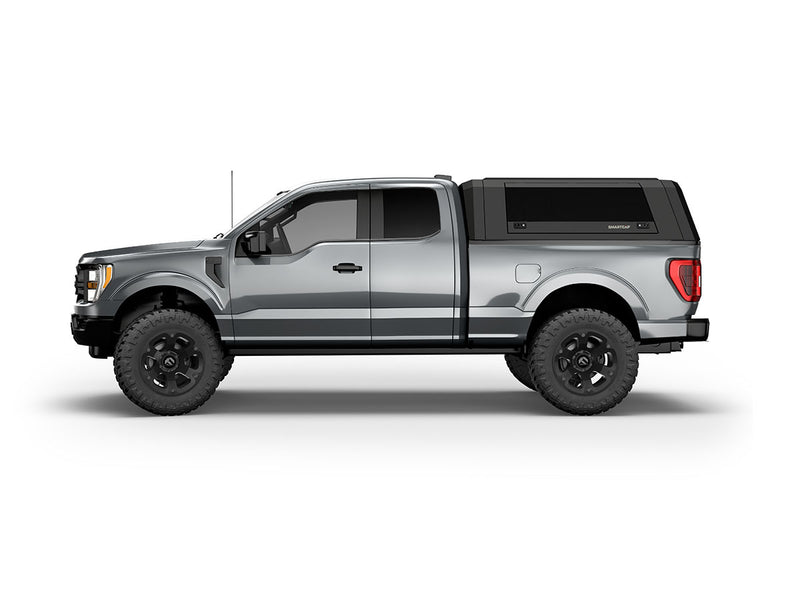 Hard top RSI SmartCap EVOs Sport per Ford F-150 2015–2020 Standard Bed 6,5', vista laterale su sfondo bianco
