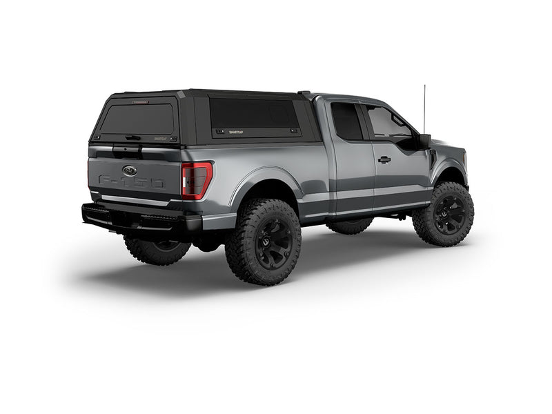 Hard top RSI SmartCap EVOs Sport per Ford F-150 2015–2020 Standard Bed 6,5', vista posteriore su sfondo bianco