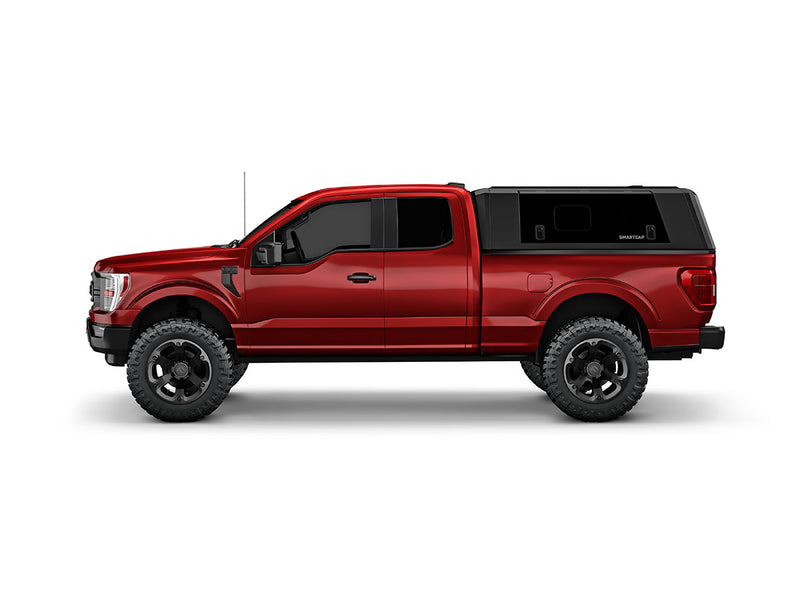 Hard top RSI SmartCap EVOs Sport per Ford F-150 2021+ Standard Bed 6,5', vista laterale su sfondo bianco