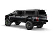 Hard top RSI SmartCap EVOs Sport per Ford F-250 / F-350 Super Duty 2017–2022, vista posteriore 3/4 su sfondo bianco