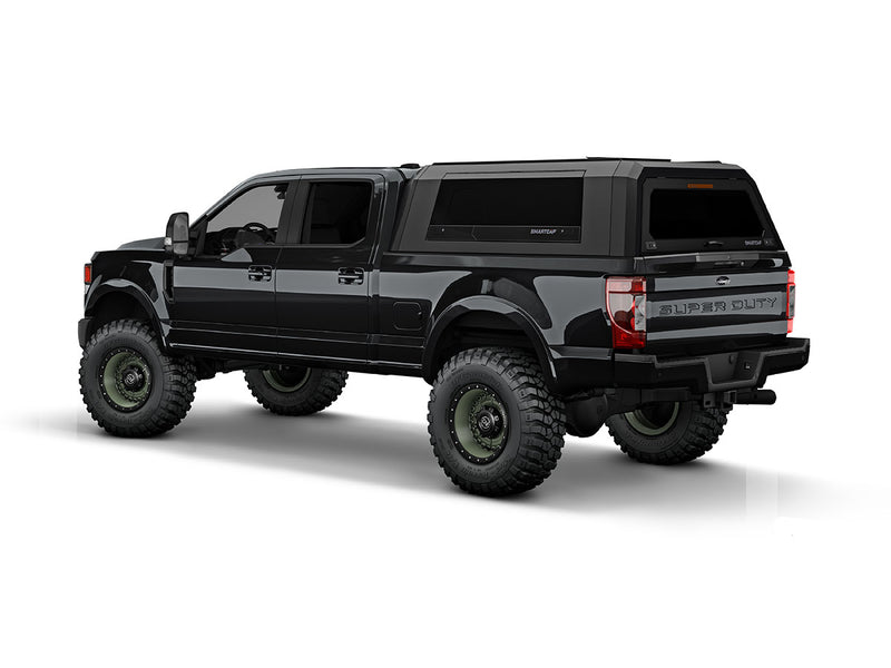 Hard top RSI SmartCap EVOs Sport per Ford F-250 / F-350 Super Duty 2017–2022, vista posteriore 3/4 su sfondo bianco