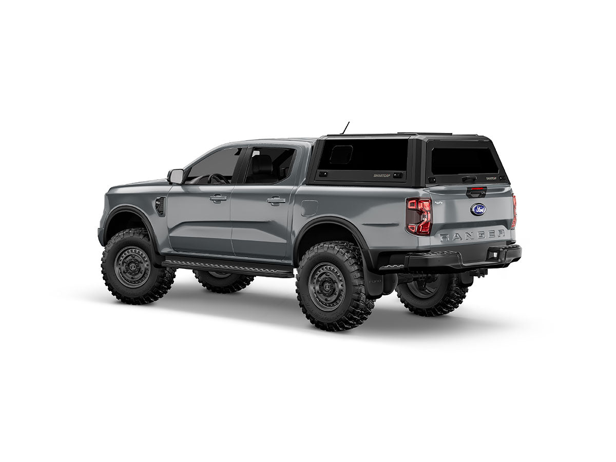 Hard top RSI SmartCap EVOs Sport per Ford Ranger 2023+ Extra Cab, vista posteriore 3/4 su sfondo bianco