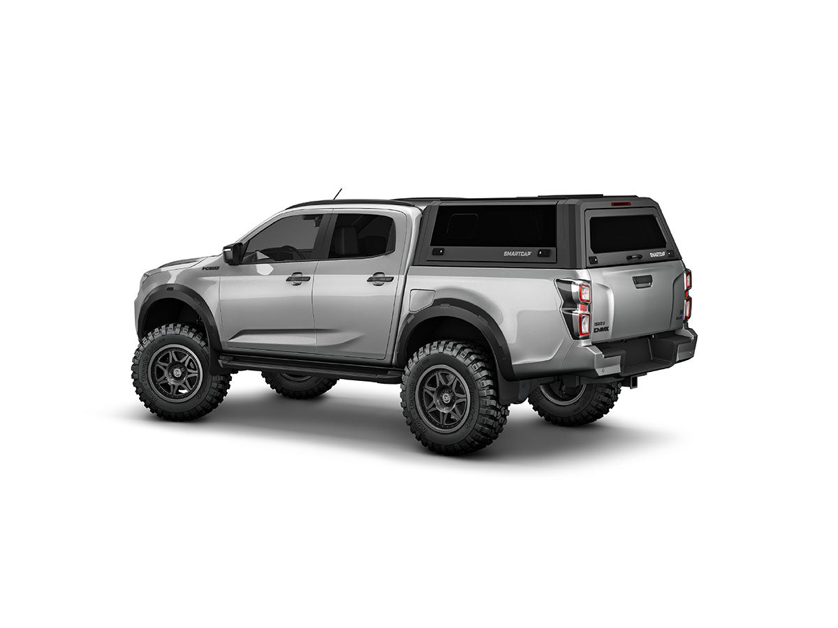 Hard top RSI SmartCap EVOs Sport per Isuzu D-Max 2020+ Double Cab, vista posteriore 3/4 su sfondo bianco