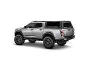 Hard top RSI SmartCap EVOs Sport per Isuzu D-Max 2020+ Double Cab, vista posteriore 3/4 su sfondo bianco